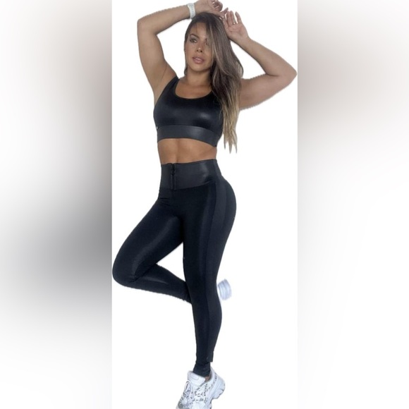 Set with leather effect details - Picture 1 of 1